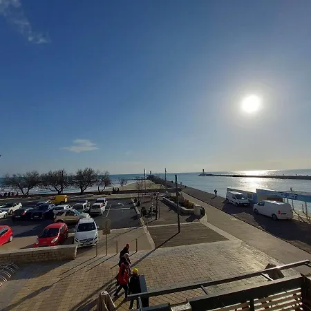 Agreable 3 Pieces Avec Climatisation Face A La - Fr-1-423-263 Le Grau-d'Agde