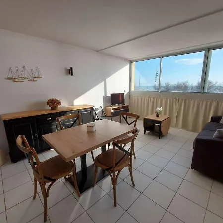 Apartment Agreable 3 Pieces Avec Climatisation Face A La - Fr-1-423-263 *