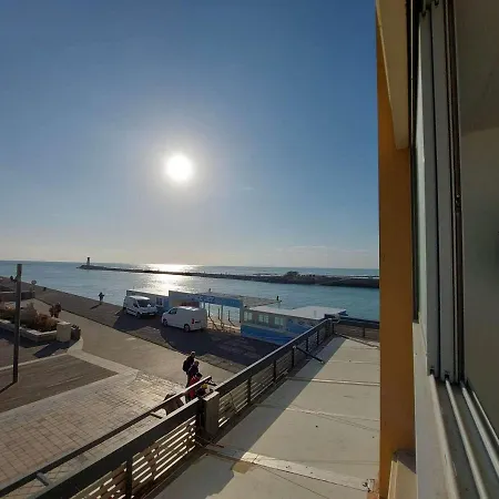 Apartment Agreable 3 Pieces Avec Climatisation Face A La - Fr-1-423-263 *